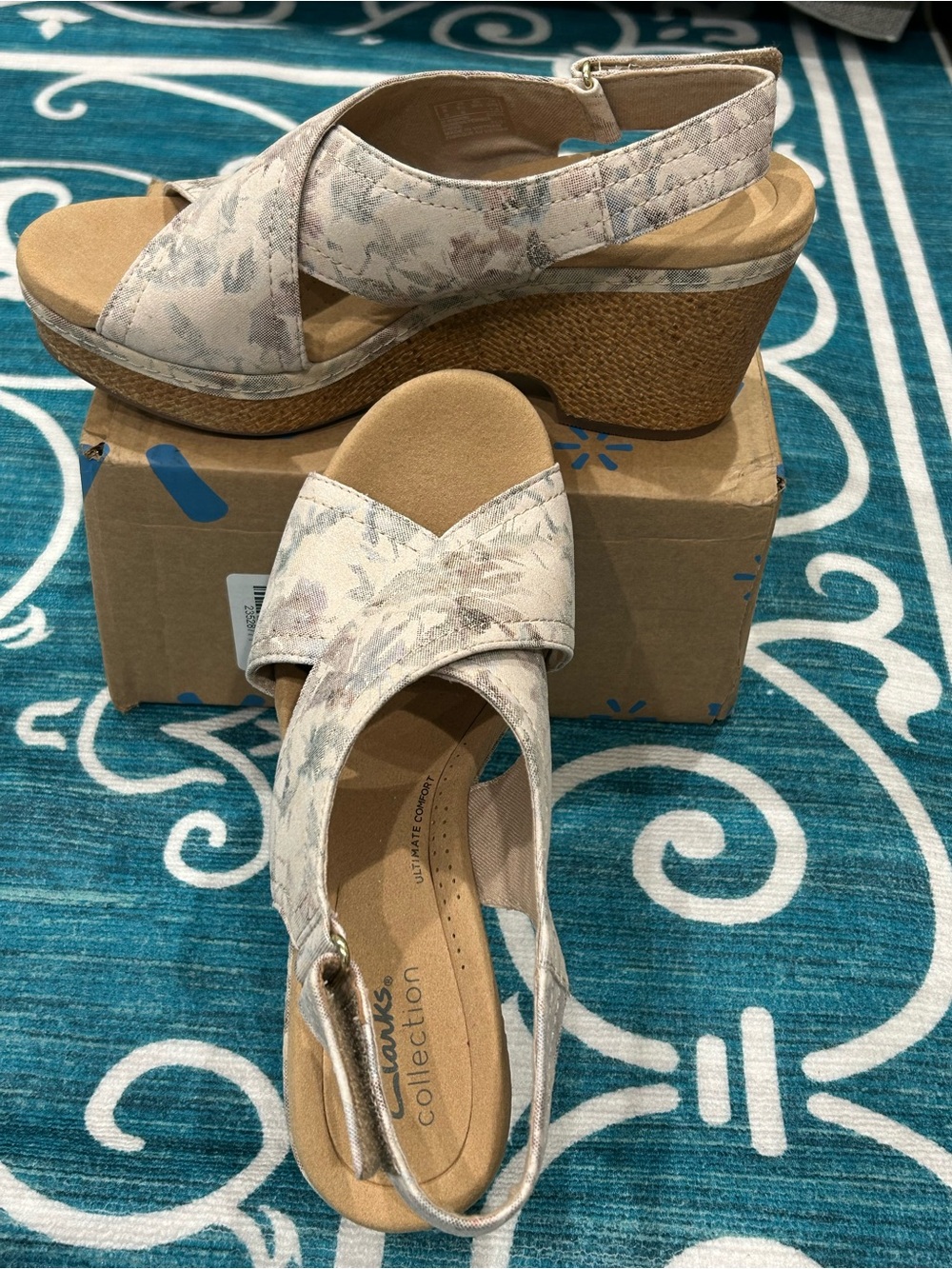 Clarks Giselle Cove Wedge Slingback
Sandal, Floral Textile - Picture 5 of 8